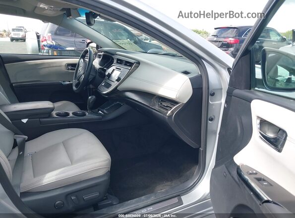 4T1BK1EB2GU216076 2016 TOYOTA AVALON Серебряный Вид салона спереди