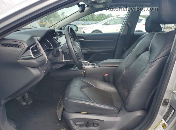 4T1BZ1HK0KU033100 2019 TOYOTA CAMRY Gray Սալոնի դիմացի տեսք