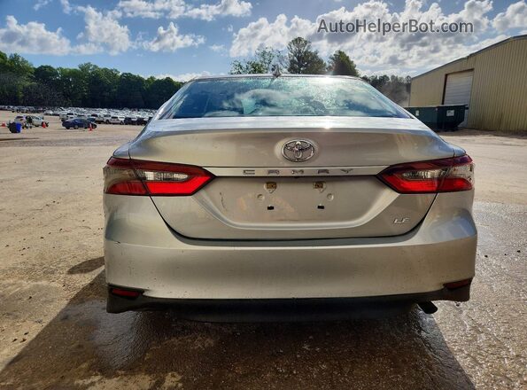 4T1C11AK1MU468801 2021 TOYOTA CAMRY Silver Հետևի տեսք