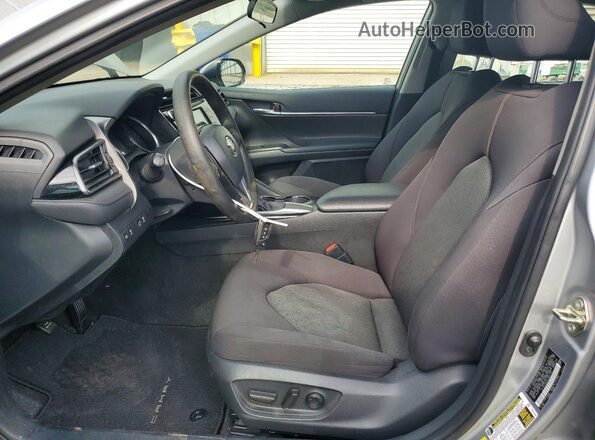 4T1C11AK2LU892194 2020 TOYOTA CAMRY Серебряный Вид салона спереди