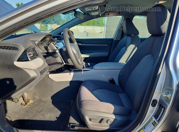 4T1C11AK3LU998217 2020 TOYOTA CAMRY Silver წინა სალონის ხედი
