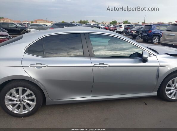 4T1C11AK4RU891007 2024 TOYOTA CAMRY Silver Սալոնի հետևի տեսք