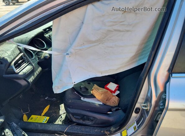 4T1C11AK5LU943526 2020 TOYOTA CAMRY Silver Front interior view