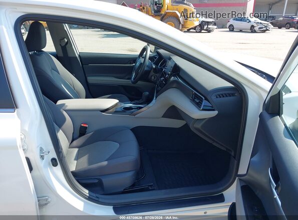 4T1C11AK6MU595446 2021 TOYOTA CAMRY White Widok wnętrza z przodu