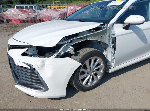 4T1C11AK6MU595446 2021 TOYOTA CAMRY White Widok z przodu