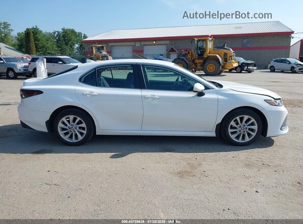 4T1C11AK6MU595446 2021 TOYOTA CAMRY White Widok wnętrza z tyłu