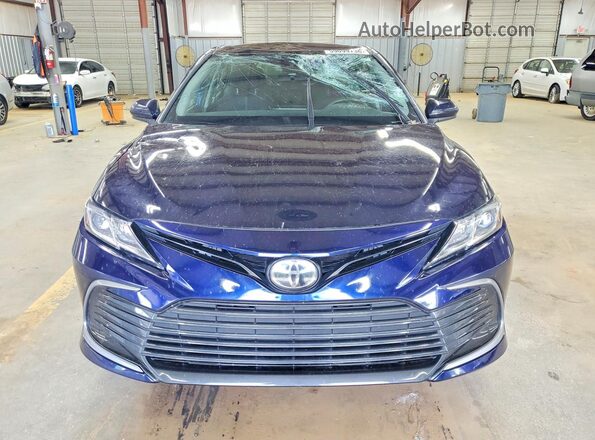 4T1C11AK7NU072258 2022 TOYOTA CAMRY Blue Widok z przodu