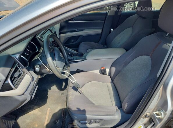 4T1C11AK8LU935906 2020 TOYOTA CAMRY Silver წინა სალონის ხედი