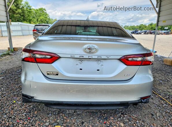4T1C11AK8MU436749 2021 TOYOTA CAMRY Silver Widok z tyłu