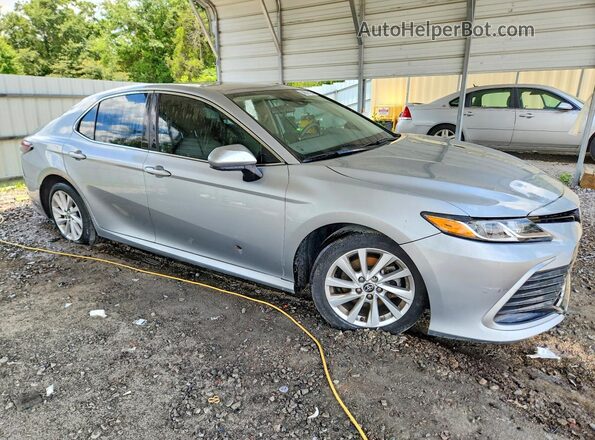 4T1C11AK8MU436749 2021 TOYOTA CAMRY Silver Przód prawy