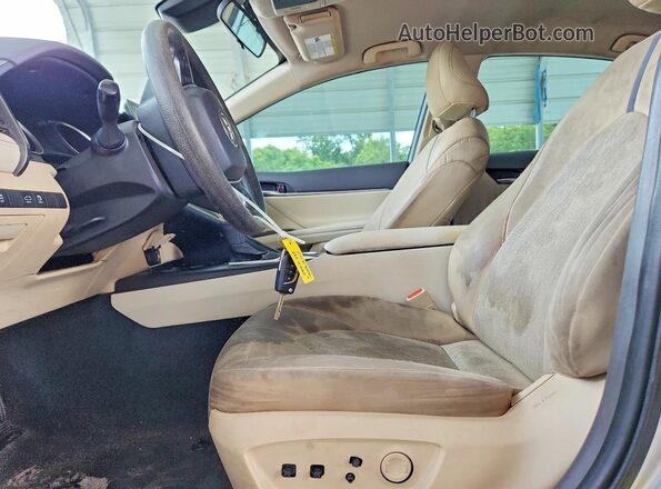 4T1C11AK8MU436749 2021 TOYOTA CAMRY Silver Widok wnętrza z przodu