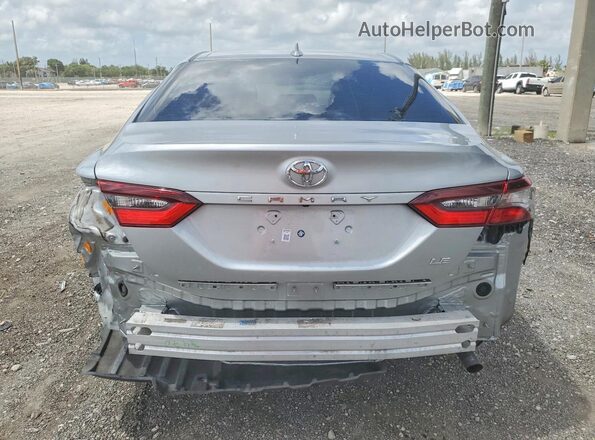 4T1C11AK8MU463952 2021 TOYOTA CAMRY Серебряный Вид сзади