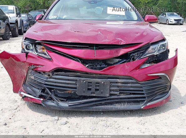 4T1C11AK8MU601876 2021 TOYOTA CAMRY Red Вид спереду