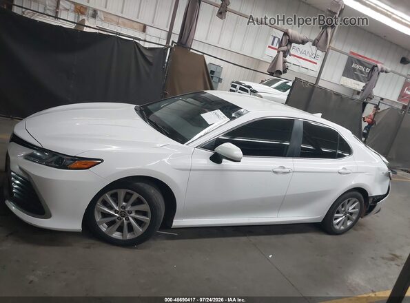 4T1C11AKXMU590329 2021 TOYOTA CAMRY Белый 