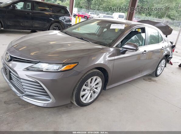 4T1C11BK1NU072304 2022 TOYOTA CAMRY Silver Przód lewy