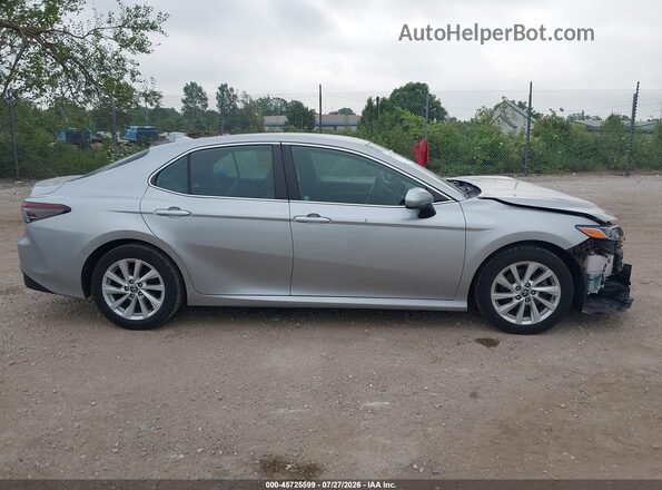 4T1C11BK2MU040394 2021 TOYOTA CAMRY Silver Սալոնի հետևի տեսք