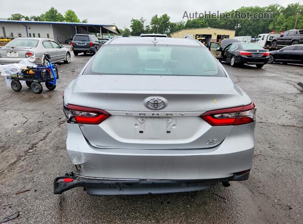 4T1C11BK8PU087417 2023 TOYOTA CAMRY Silver Հետևի տեսք