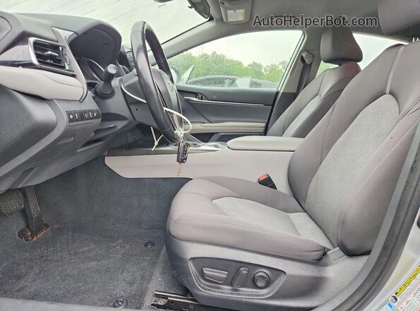 4T1C11BK8PU087417 2023 TOYOTA CAMRY Silver Սալոնի դիմացի տեսք