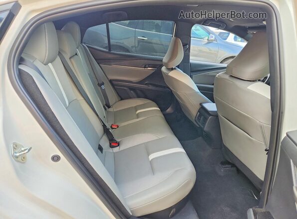 4T1DAACK1SU017639 2025 TOYOTA CAMRY White Հետևի նստատեղերի տեսք