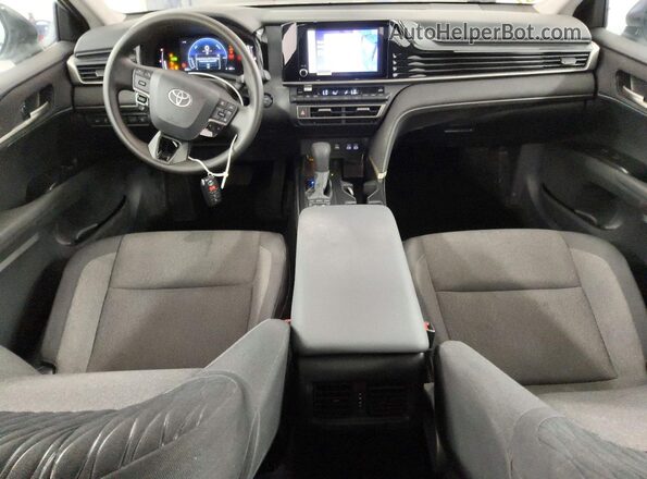 4T1DAACK1SU108040 2025 TOYOTA CAMRY Silver Dashboard view
