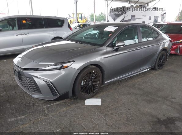 4T1DAACK1SU635009 2025 TOYOTA CAMRY Gray Vista tres cuartos delantera izquierda