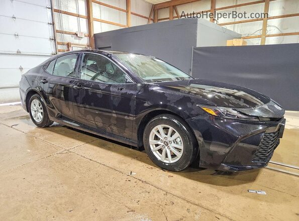 4T1DAACK1TU279890 2026 TOYOTA CAMRY Черный Передняя правая четверть