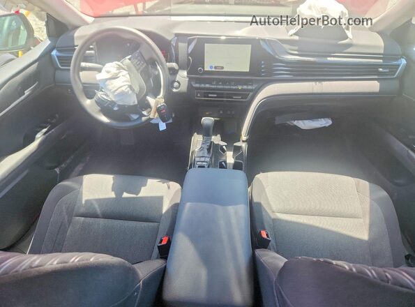 4T1DAACK1TU307834 2026 TOYOTA CAMRY Red Widok deski rozdzielczej