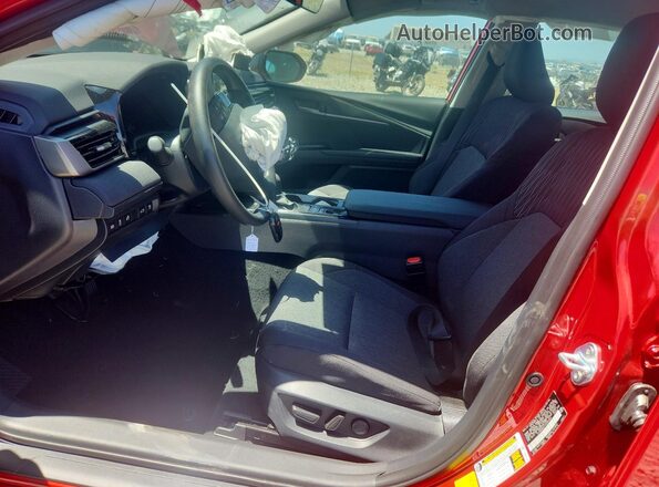 4T1DAACK1TU307834 2026 TOYOTA CAMRY Red Widok wnętrza z przodu