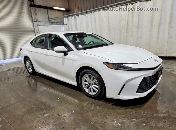 4T1DAACK1TU746063 2026 TOYOTA CAMRY Белый Передняя правая четверть