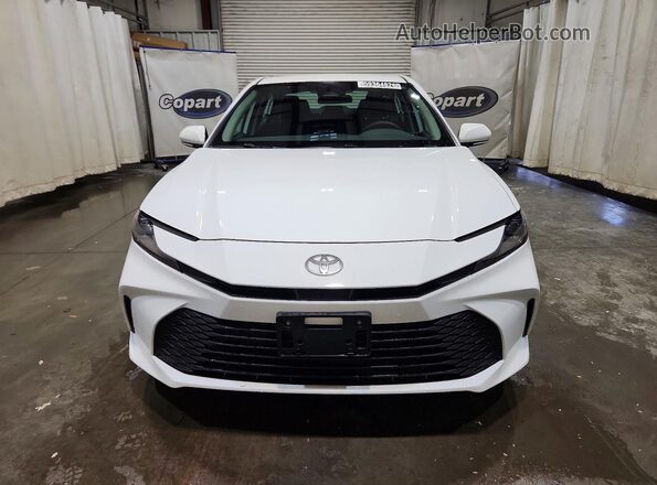 4T1DAACK1TU746063 2026 TOYOTA CAMRY Белый Вид спереди