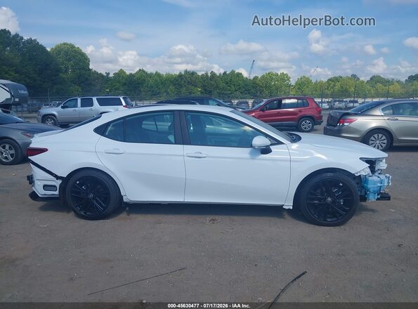 4T1DAACK1TU752574 2026 TOYOTA CAMRY White Սալոնի հետևի տեսք