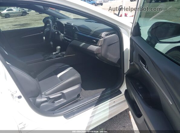 4T1DAACK2SU085531 2025 TOYOTA CAMRY White წინა სალონის ხედი