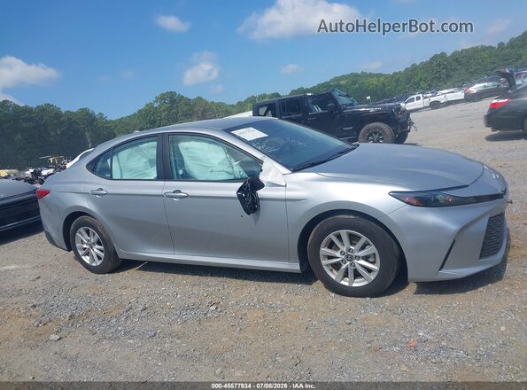 4T1DAACK2SU094987 2025 TOYOTA CAMRY Silver Սալոնի հետևի տեսք