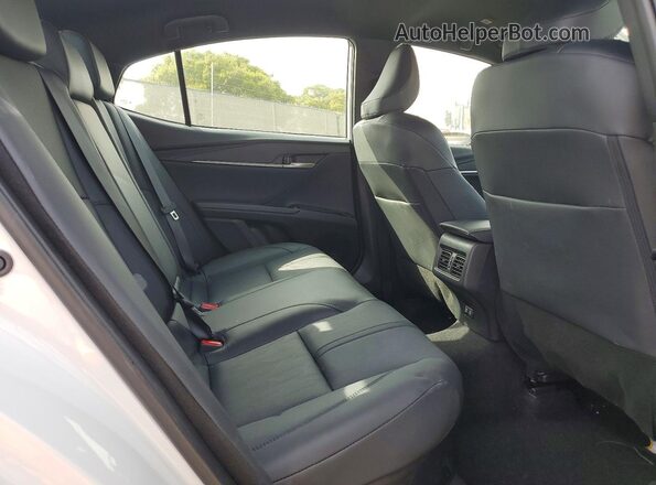 4T1DAACK2SU159529 2025 TOYOTA CAMRY White Vista de los asientos traseros