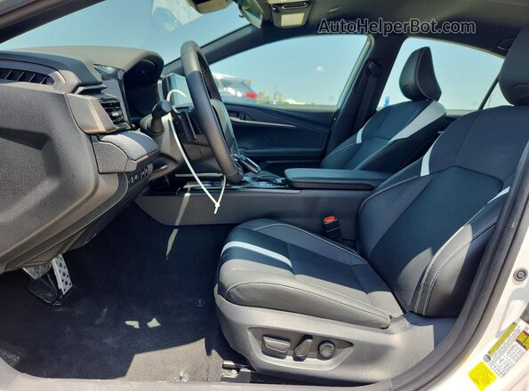 4T1DAACK2TU255470 2026 TOYOTA CAMRY White Widok wnętrza z przodu