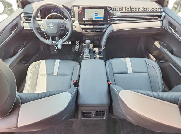 4T1DAACK2TU255470 2026 TOYOTA CAMRY White Widok deski rozdzielczej