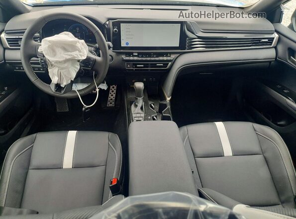 4T1DAACK2TU281695 2026 TOYOTA CAMRY Silver Widok deski rozdzielczej