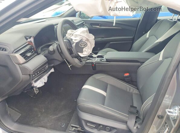 4T1DAACK2TU281695 2026 TOYOTA CAMRY Silver Widok wnętrza z przodu