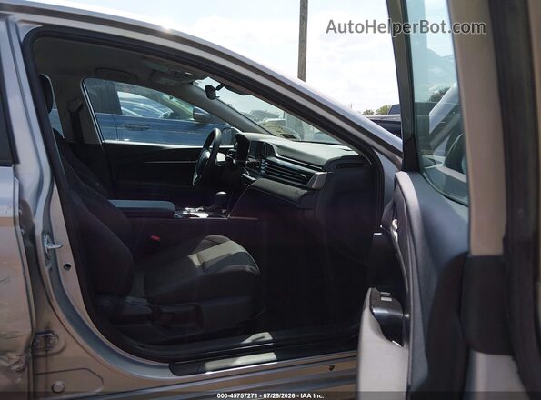 4T1DAACK3SU001801 2025 TOYOTA CAMRY Silver Widok wnętrza z przodu