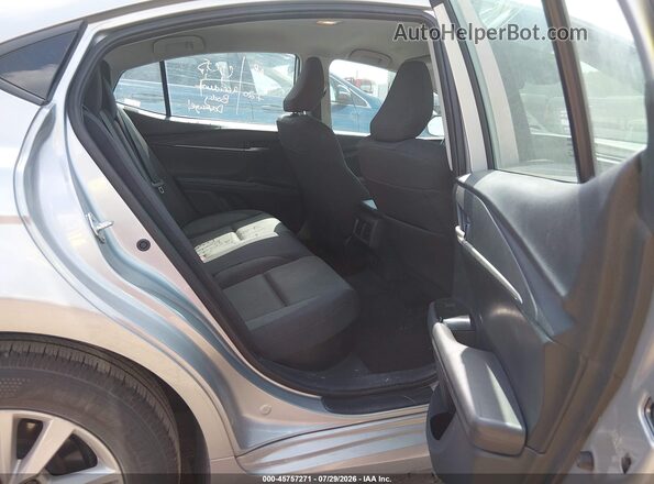 4T1DAACK3SU001801 2025 TOYOTA CAMRY Silver Widok naklejki z numerem VIN