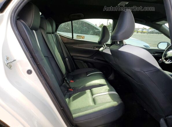 4T1DAACK3SU018629 2025 TOYOTA CAMRY White Widok tylnych siedzeń