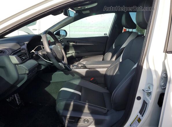 4T1DAACK3SU018629 2025 TOYOTA CAMRY White Widok wnętrza z przodu