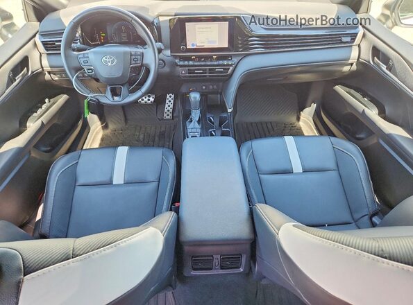 4T1DAACK3SU061223 2025 TOYOTA CAMRY Белый Вид панели приборов
