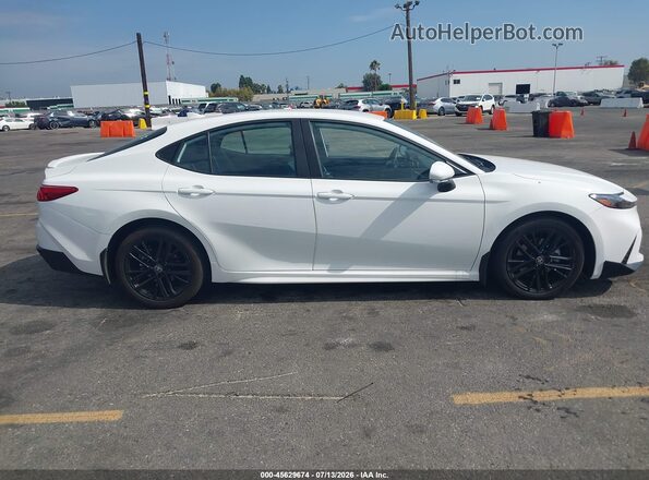 4T1DAACK3SU143551 2025 TOYOTA CAMRY White Widok wnętrza z tyłu