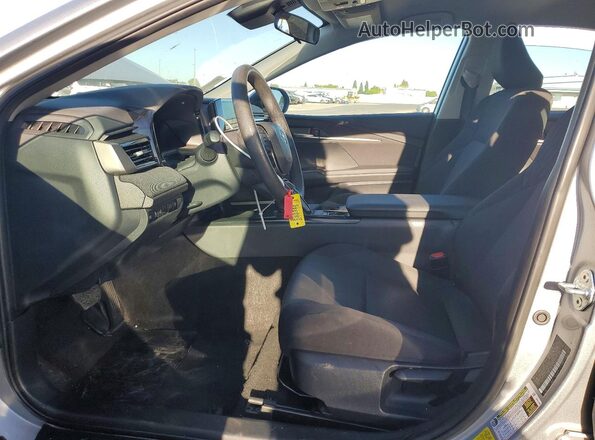 4T1DAACK3SU509654 2025 TOYOTA CAMRY Silver Widok wnętrza z przodu