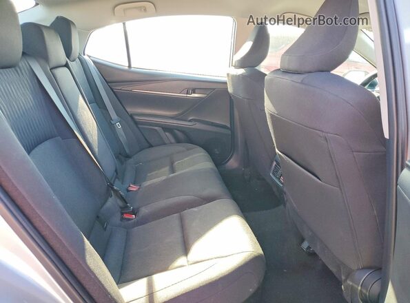 4T1DAACK3SU509654 2025 TOYOTA CAMRY Silver Widok tylnych siedzeń