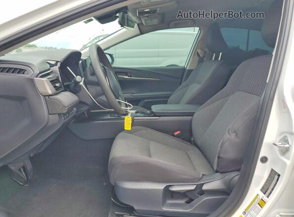 4T1DAACK3SU571362 2025 TOYOTA CAMRY White Widok wnętrza z przodu