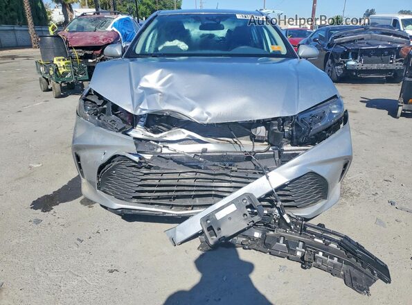 4T1DAACK3SU621564 2025 TOYOTA CAMRY Серебряный Вид спереди