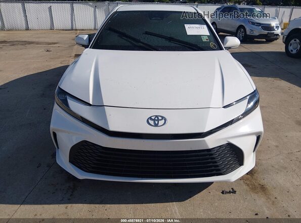 4T1DAACK3TU696833 2026 TOYOTA CAMRY Белый Вид спереди