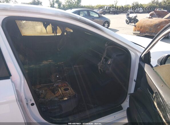 4T1DAACK3TU696833 2026 TOYOTA CAMRY Белый Вид салона спереди